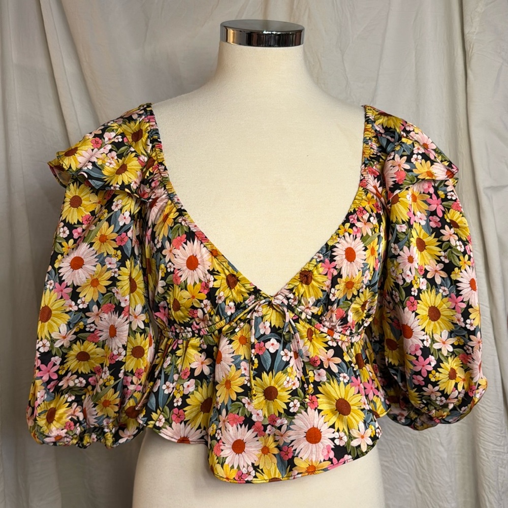 Silky Floral Crop Top With Puff Sleeves